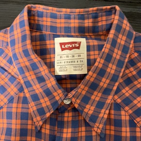Mens Levi’s Buttonup - Picture 2 of 3